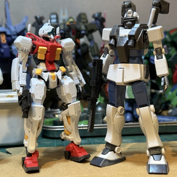 マ:「ピーキー過ぎてニャアンにゃ無理にゃ！」ニャ:「あ、うん。」というわけで積みプラが溜まってきてるので4つほど罪崩し。ゲルググ（GQ)ってだいぶ小柄デスねカトキ立ちという既存の価値観に囚われない山下いくとデザインMS、これはこれで面白いデス（3枚目）