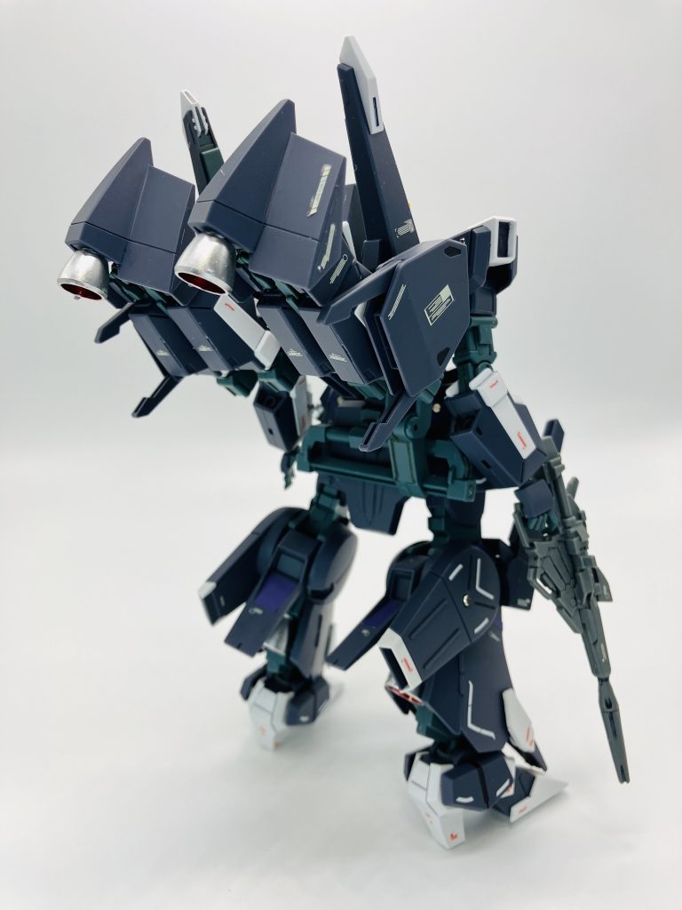 積み時間と言うかしばらく放置してたため、ゲート跡は無処理、デカールはいつ買ったのか分からないシナンジュ用とユニコーンガンダム用を転用（もったいない病が発動）😆が！古過ぎて一部破れたり剥がれたり🥲