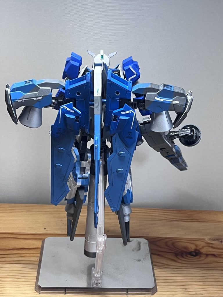 背面。大きな翼がありますが、これも30mm。便利ですね。