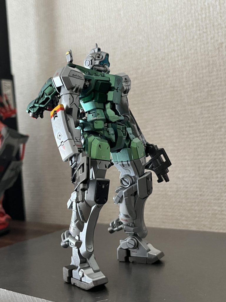 ジークアクスに登場した機体のデザインはどれも複雑ですね。それを見事にキット化するバンダイってやっぱすげーとか思いながら作りました。