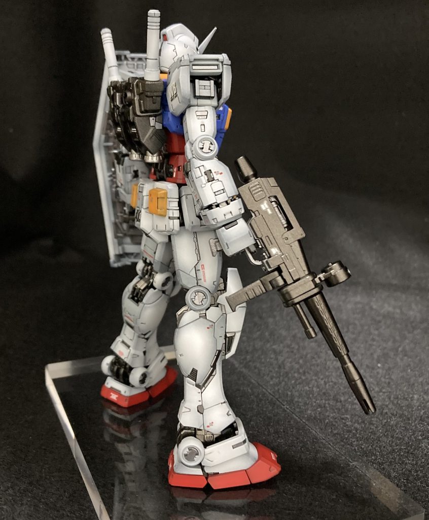 背面も側面も細かいディテールがびっしり…やっぱりバンダイすげ〜！