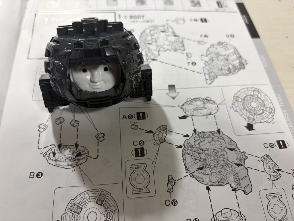 製作途中。死ぬんじゃないぞ、今新たなボディを用意しているからな。