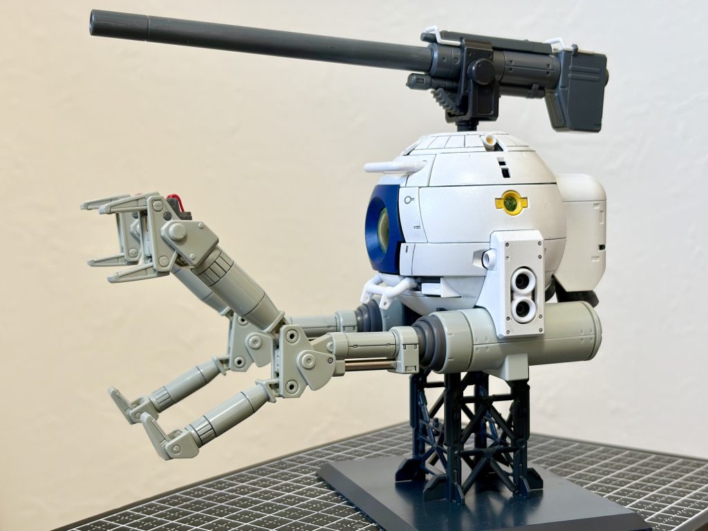 側面です。ボディ本体は元々のグレーっぽい色を白で塗装しました。