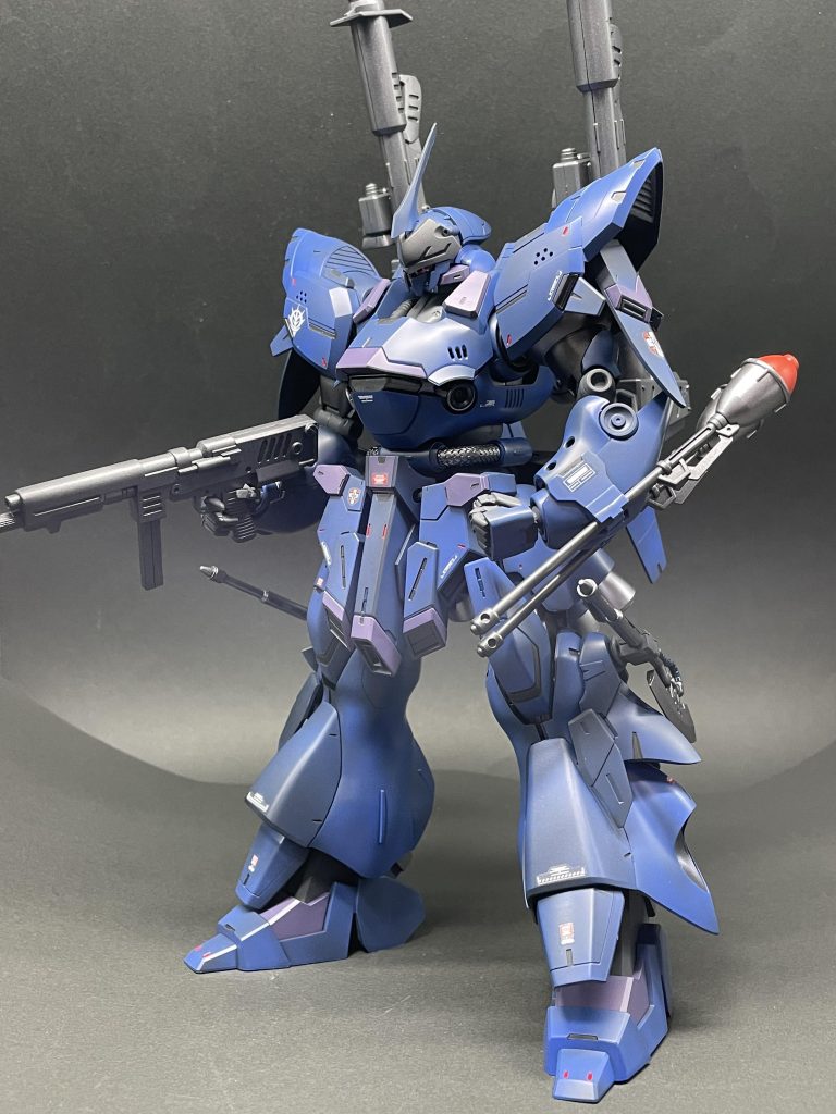 腕や肩などの穴はドリルで開けました。ショットガンは持ちにくかったので、ドムから90ミリマシンガンを借用😅