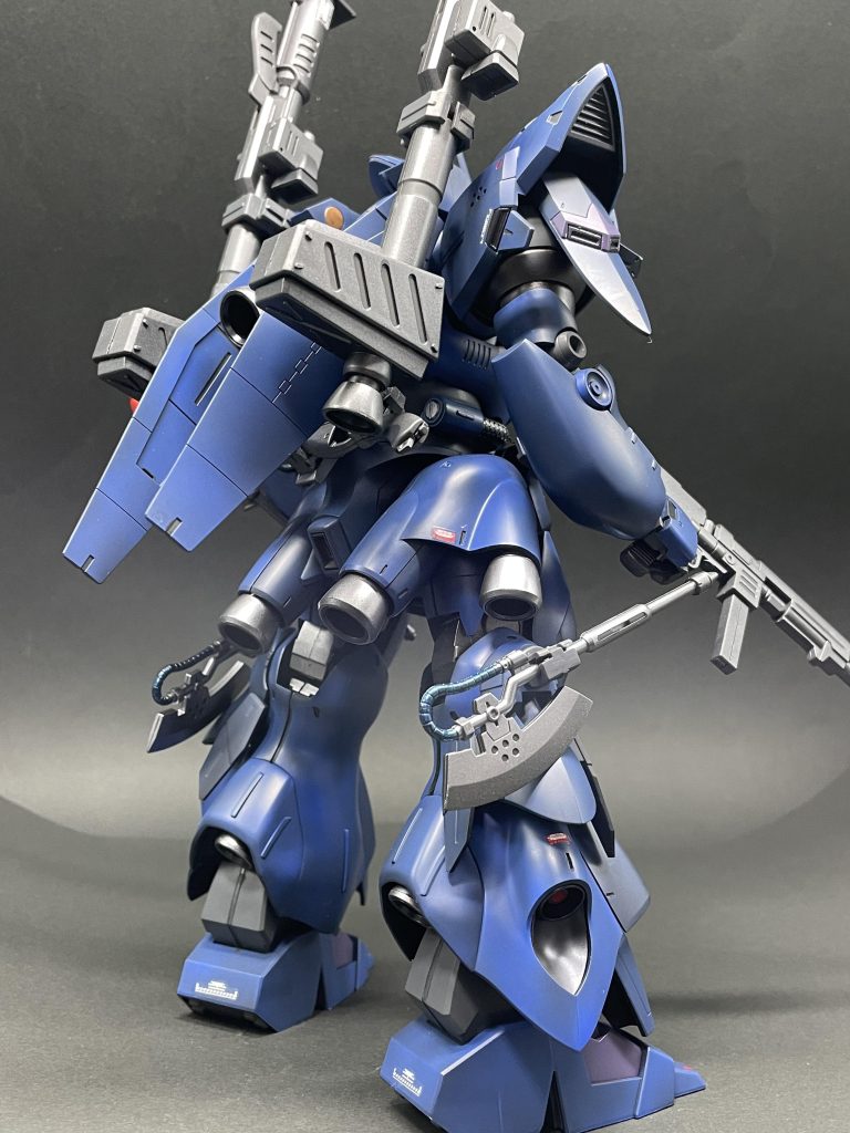 元キットのケンプファーでシュツルム・ファウストを懸架していたパーツを利用して、ヒートホークを装備しました。