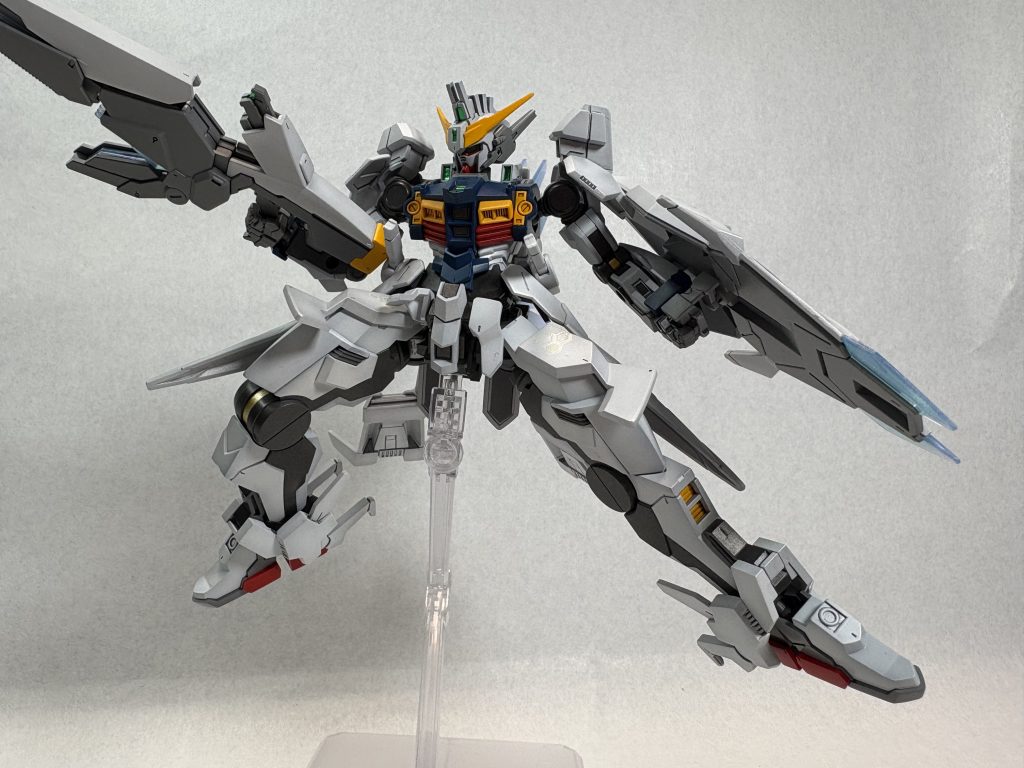 サイドアーマーの可動加工により、足を開く事が可能になりました！