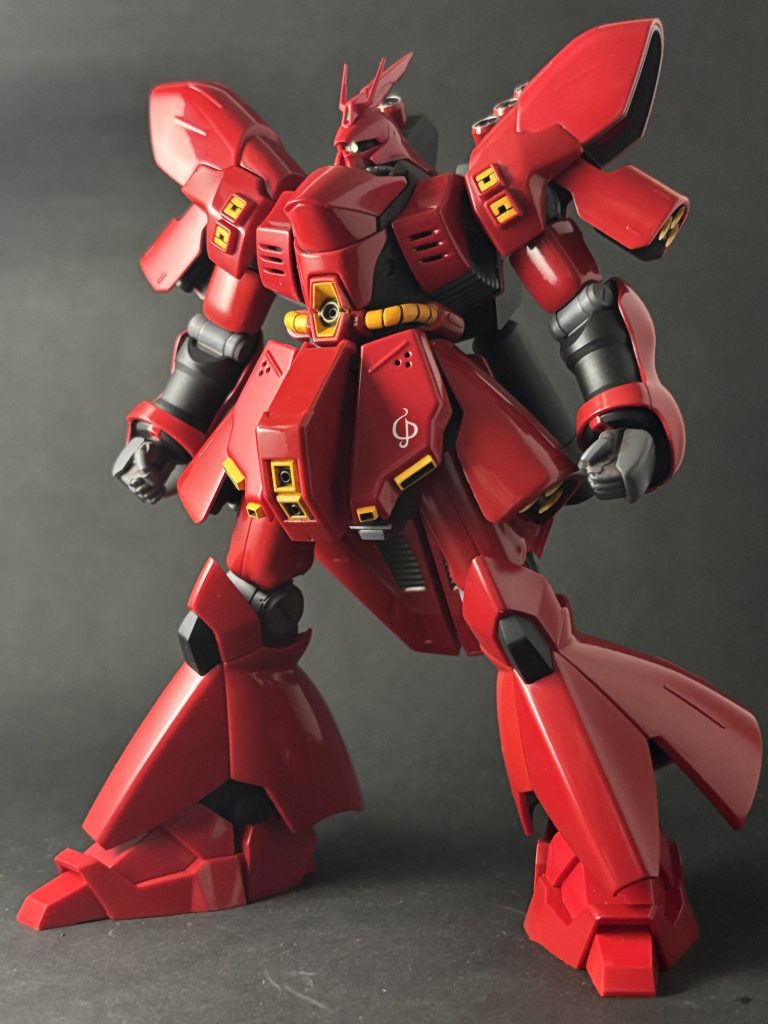 ステゴロでも強そう。フロントアーマーの三つ穴は、あんまりにもデザインがスッキリしすぎてるので開けてみました。