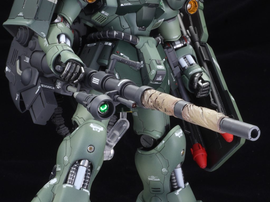 ランゲブルーノ砲はプラ材とジャンクパーツの組み合わせ砲身の布パーツは、以下の手順で製作　①プラパイプにポリパテを盛り付け　②くしゃくしゃにしたビニールを上から巻き付けて形状出し　③ポリパテの硬化が始まったくらいで、ビニールを剥がす