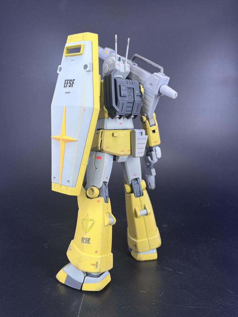 改造の類はせず、モールドの掘り直しくらいしかしてません。デカールはガンダムデカールの連邦系のものを使ってます。