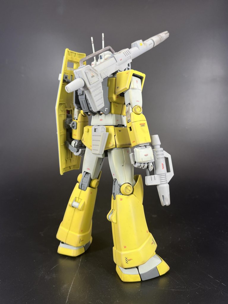 実は塗装中に指関節が割れてボロボロになってしまったので、瞬着で固定してます。やっぱABSは取り扱い要注意ですね😅