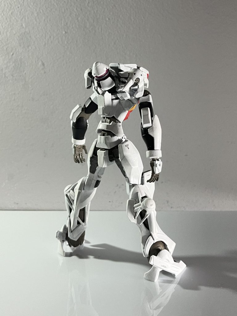 「あくまでモビルスーツを、ジムを作る」ことを念頭において、エヴァ量産機に引っ張られすぎないよう試行錯誤しましたが、すり合わせが難しかったですね〜