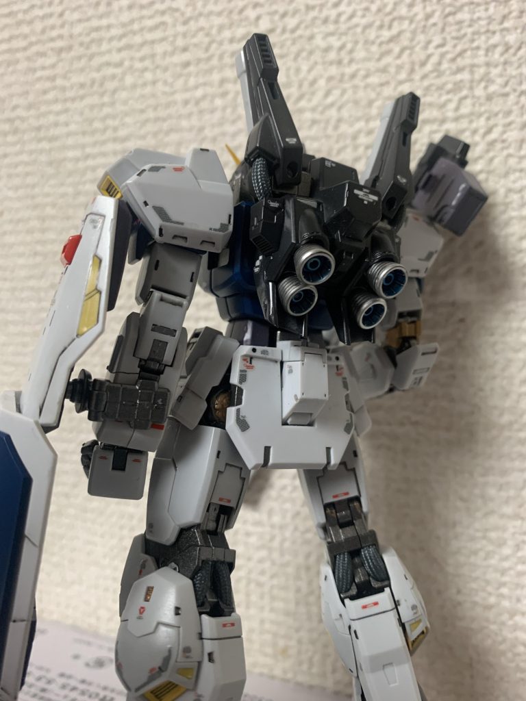 バックショット。脚部とバックパックのメッシュパイプがRGらしさをそこはかとなく感じさせます。最後までご覧いただきありがとうございました！