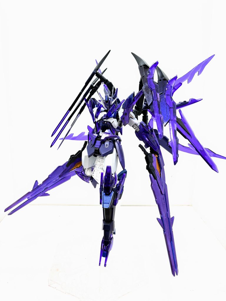 シャープで刺々しい機体にしあげました。