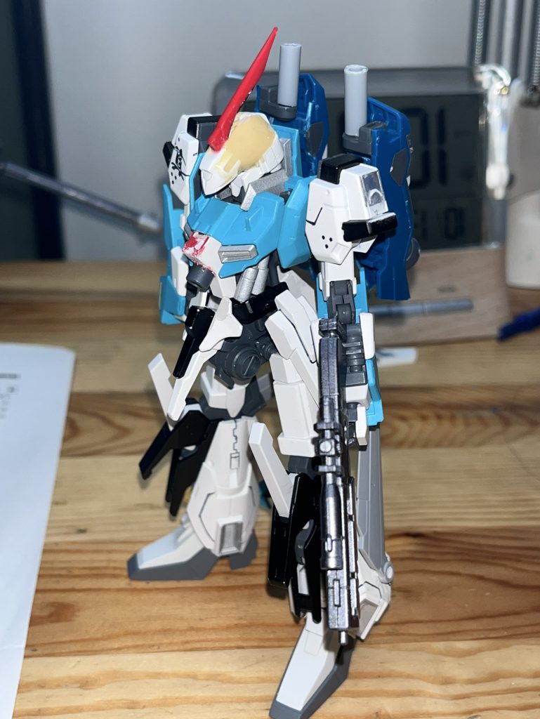 元々ジャンク品だったので色は気にしないで下さい。これをベースに各部を改造しました。