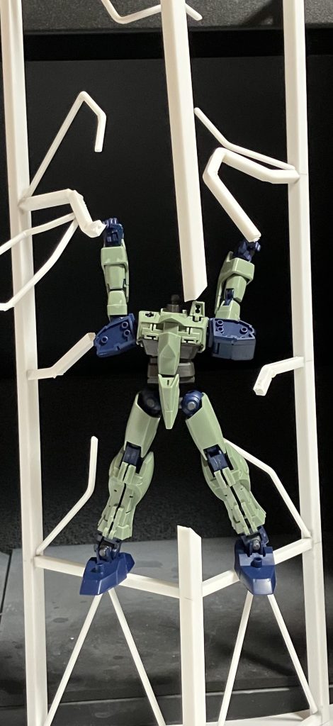 鉄骨はプラ棒を使い削って曲げてくっつけて作成しました！