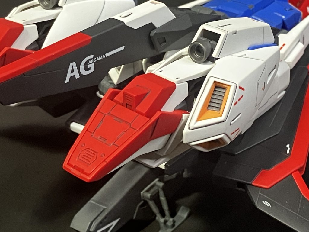 脚のスラスターもモールド•プレートを使用してます。