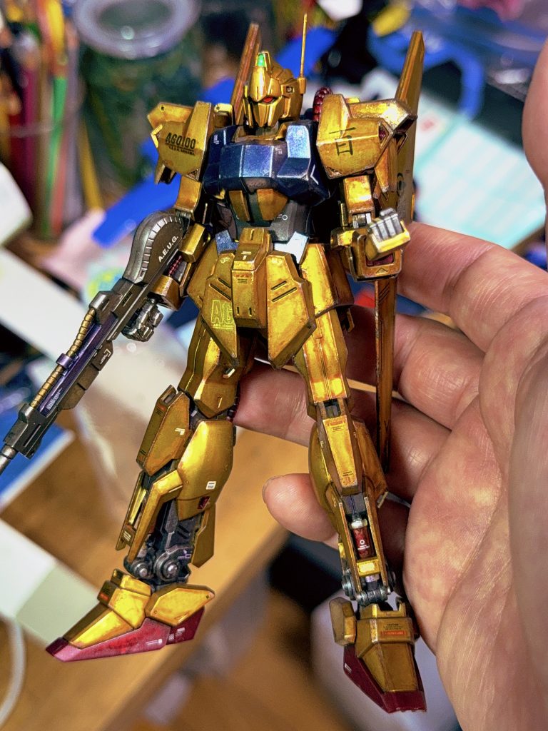 光の当たり方によって複雑に表情が変わって楽しいです。