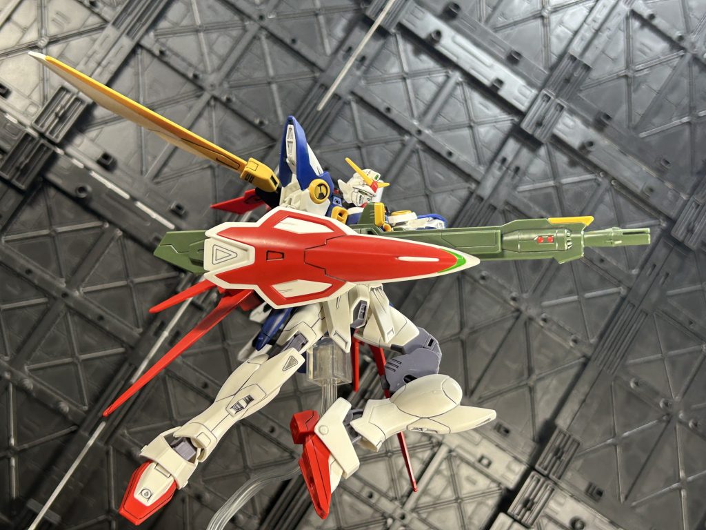 エールというよりマルチプルアサルトストライカーがベース可変機能オミットされたがパワーエクステンダーと追加バッテリーで原型機より長時間運用可能