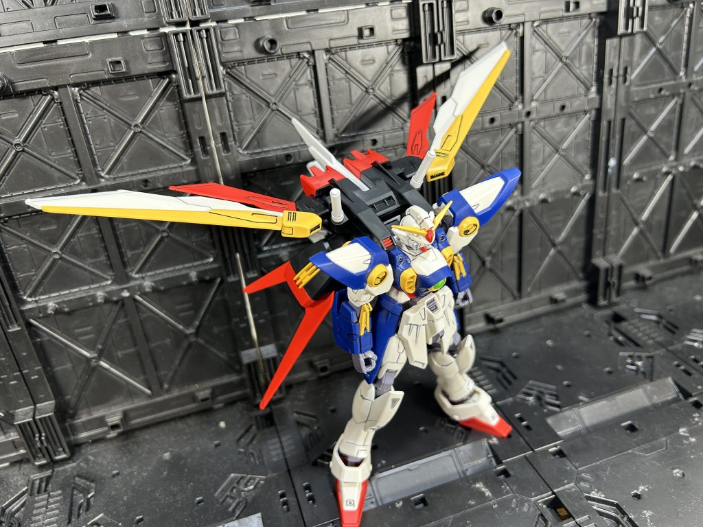 EGウイングの羽とオプションパーツセットエールストライカーの羽交換しただけです