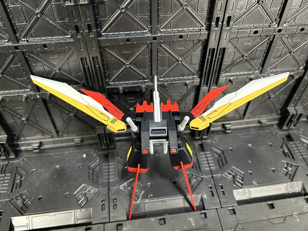 羽の可動部はガンダムマーカーブラック