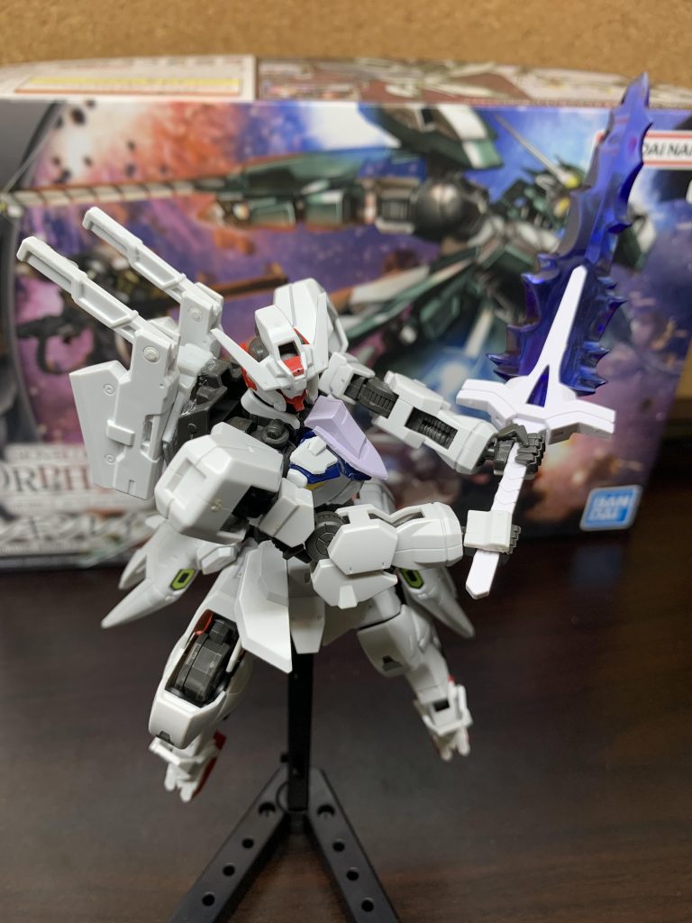 この剣が本領発揮すると大出力のビームソードとなり、相手を装甲ごと焼き切ることができる、と想像しています。初心者の拙い作品を見ていただきありがとうございました!