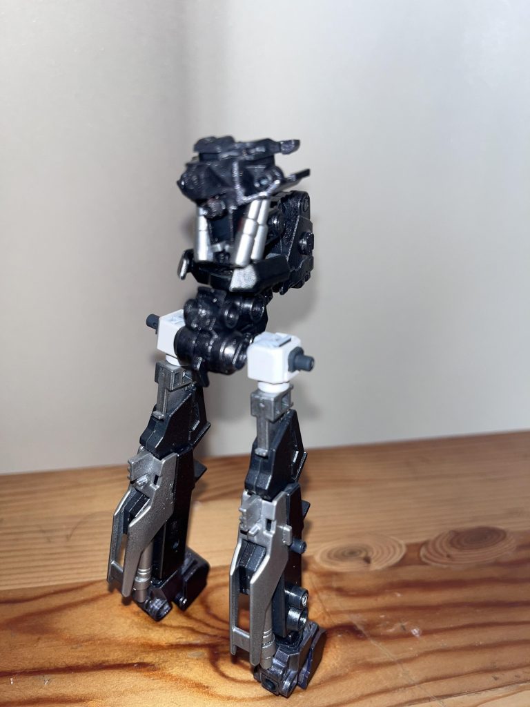 内部フレーム。フレーム部分はガンメタとシルバーのみで、部分塗装は金です。テンション上がりますね。