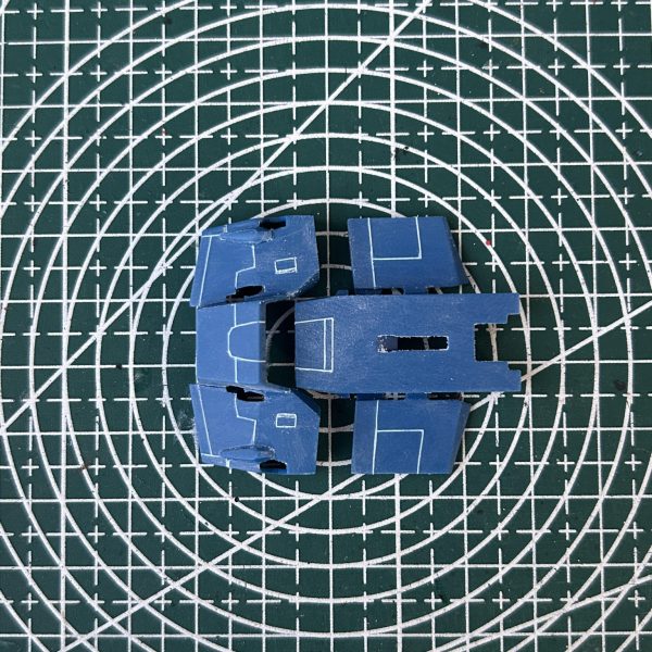 胴体装甲にスジ彫りを追加しました。（2枚目）