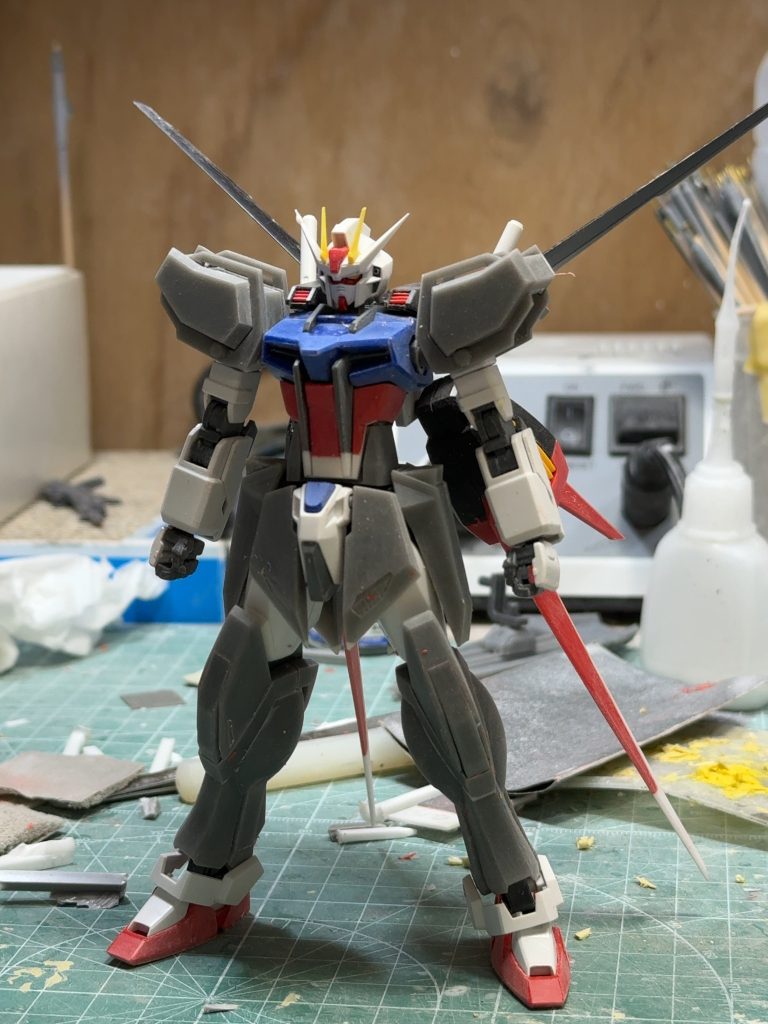 バンダイエッジの削除各部シャープ化腹とウィングをプラ板で延長写真には写っていませんがマニピュレーターをビルダーズパーツのMSハンド(連邦系)に交換してディテールを埋めています。