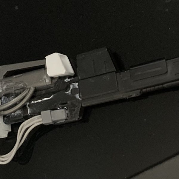 とりあえず今の所本体がほぼ塗装完了、ライフルの改造完了という感じです。仕上がりが楽しみ。  ほぼサザビー、、、？（2枚目）