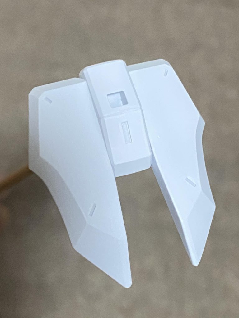 ニュートラルグレー部は全てホワイトサフを吹いて、傷の確認をしてます。