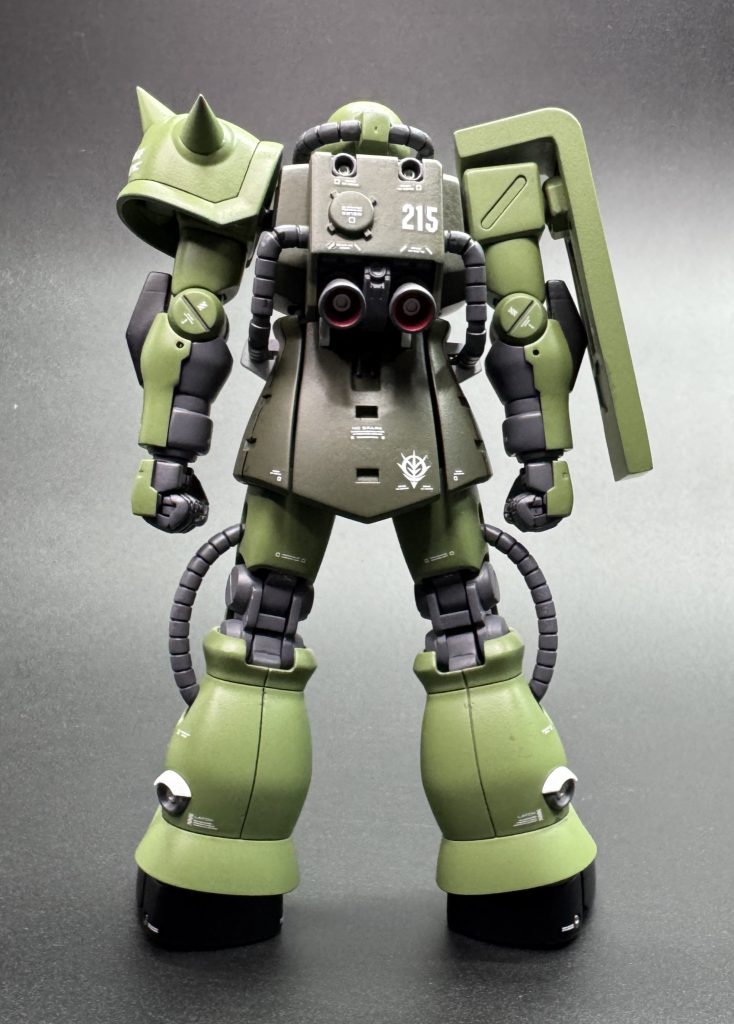 背面は、バックパックの形状も変更しています。センチネルの白の差し色も好みです!少々アレンジしていますが。