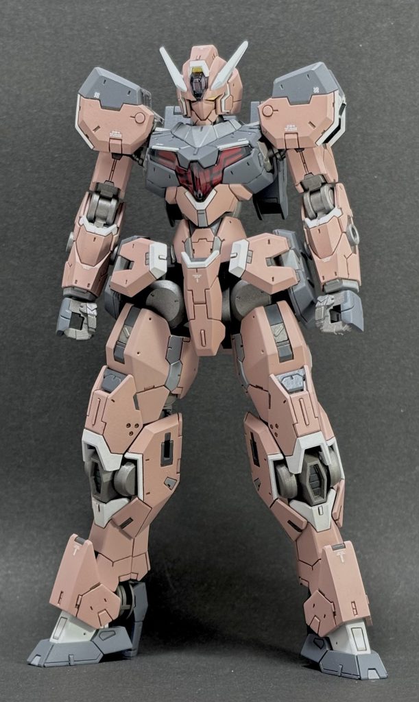 ディテールアップと色変えだけでこの完成度！　行きつけのプラモ屋(エディオン)にあったのでなんとなく買って　素組みの時点で完全お気に入りになりました　なので自分専用のビルド機体として作りました