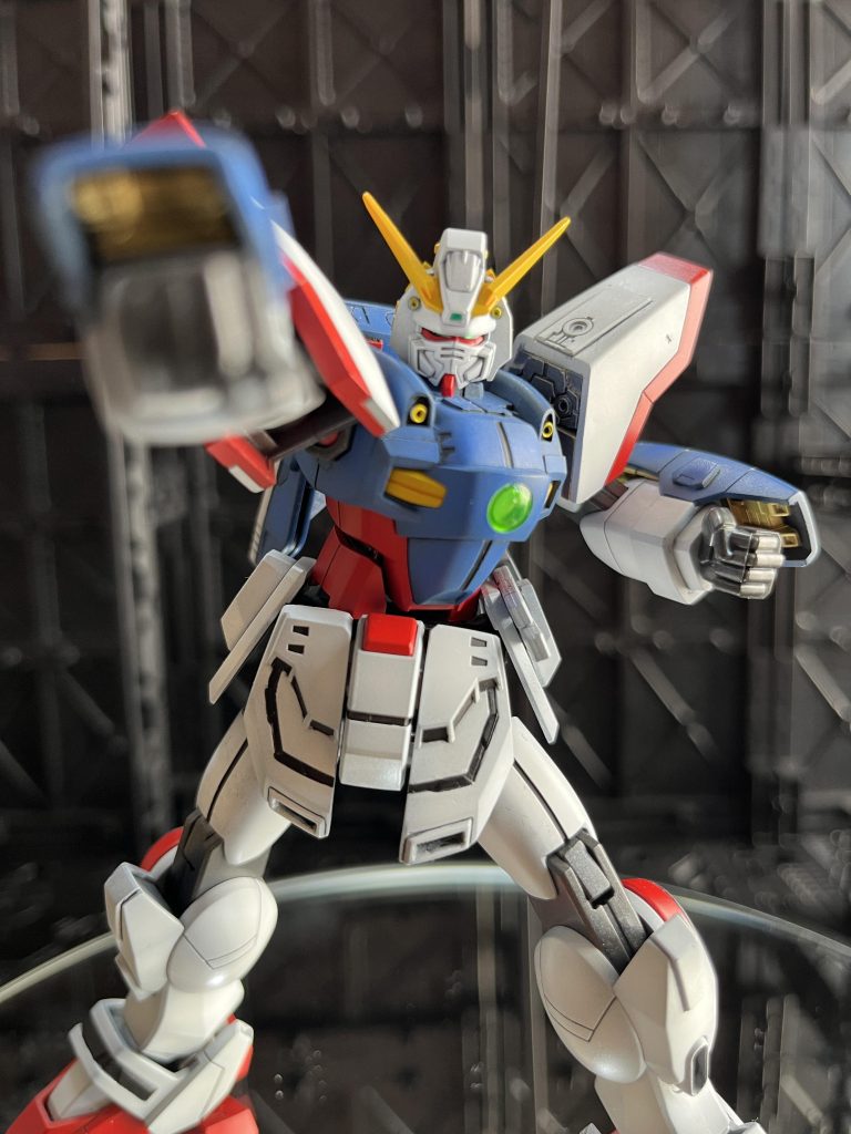 シャイニングショット！肩内側には市販パーツでメカっぽいディテールを追加。