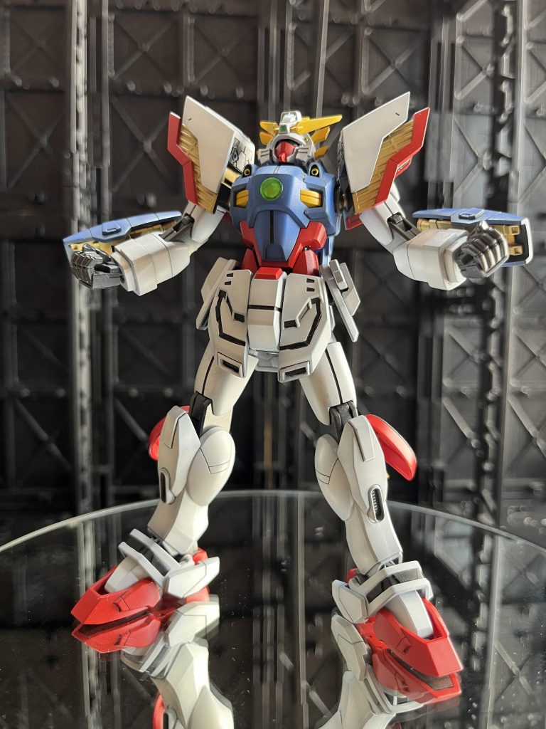 スーパーモードぉっ！。フロントアーマー下のダクトは開口してスリットモールドを追加。膝のダクトも別パーツに置き換えてます。
