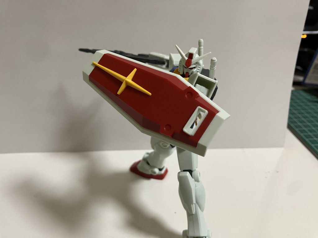 盾を構えて一枚。