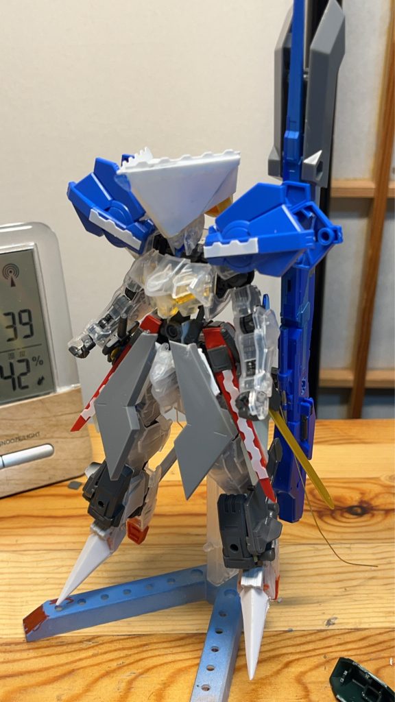 こうなって塗装。パーツはバウ、AGE2アルティメスを主に使いました。頭はバエルを使ってセミスクラッチ。