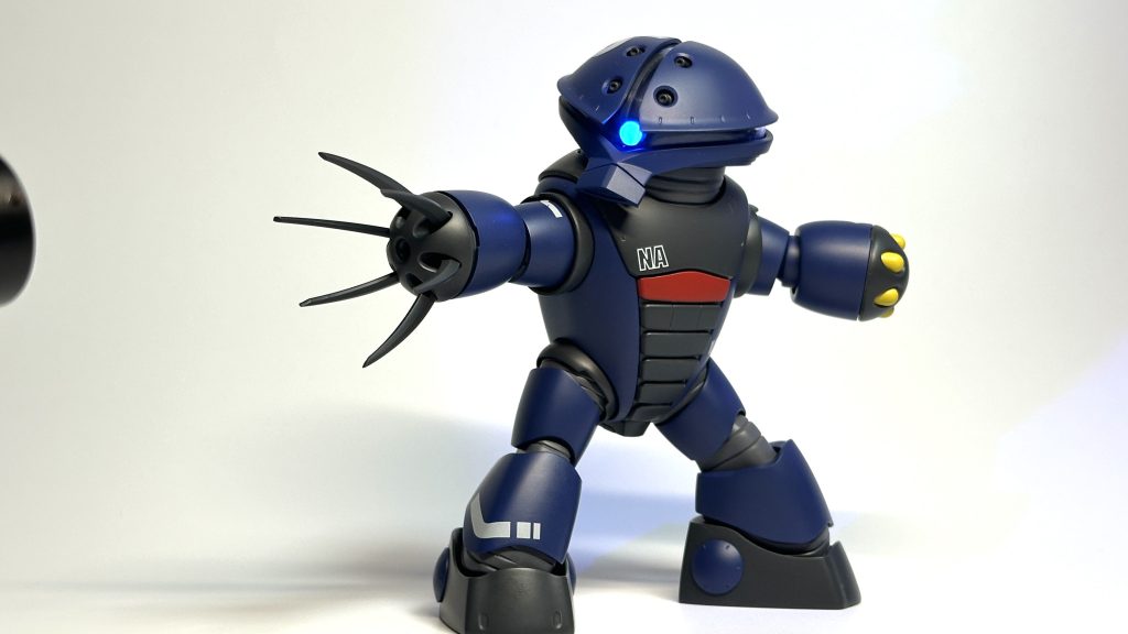 ブラックライトでモノアイ光ります〜