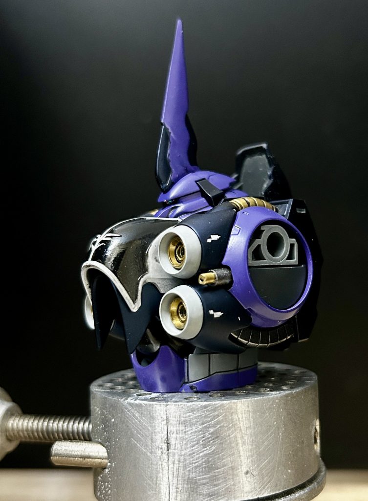 首を3mm程延長して顎引きが出来るように胸部バルカン（？）はプラパイプと真鍮パイプで作り直し