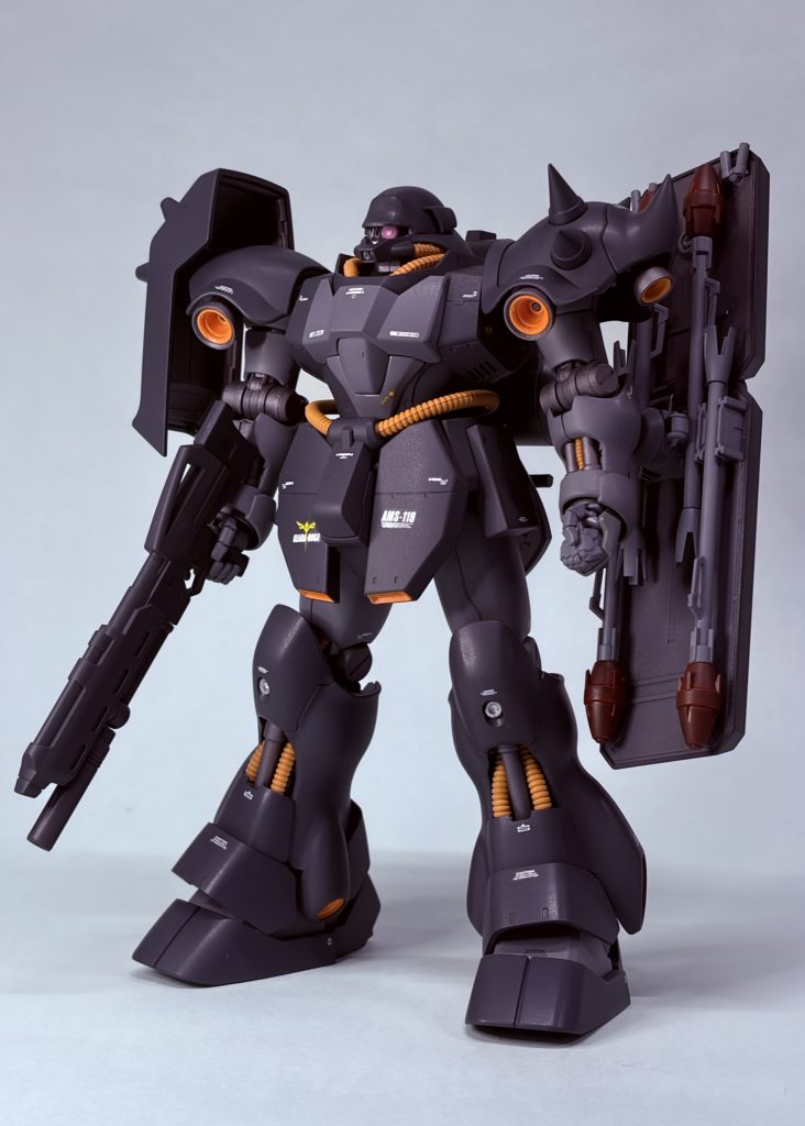 ヘッドと武器を交換して一般機にもコンパチできるのでこちらのパーツも一緒に塗装。