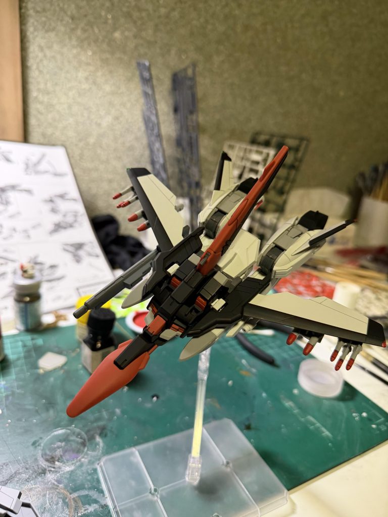 差し替える変形後。ウェイブライダー形態がかっこいいですね。