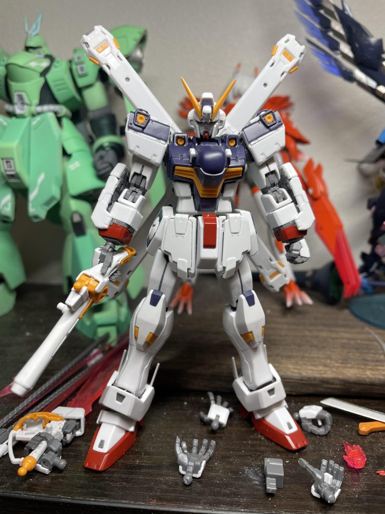 塗装前。RGはこのままでも充分かっこいい(*´﹃｀*)ただこのキット、すごいたたせずらい。足首に加工が必要でした。あと原作っぽくバーニア周りを尖らせました。