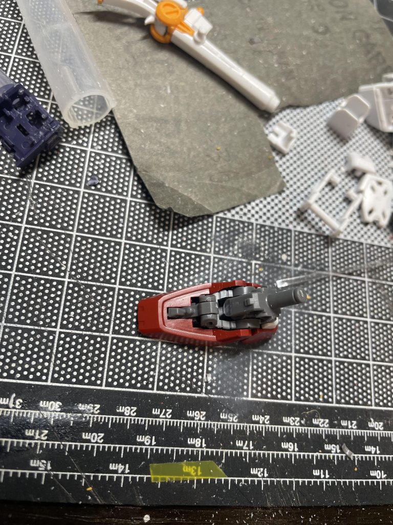 足首は少し削っただけの簡単加工。これだけで立ち姿が決まるようになりましま