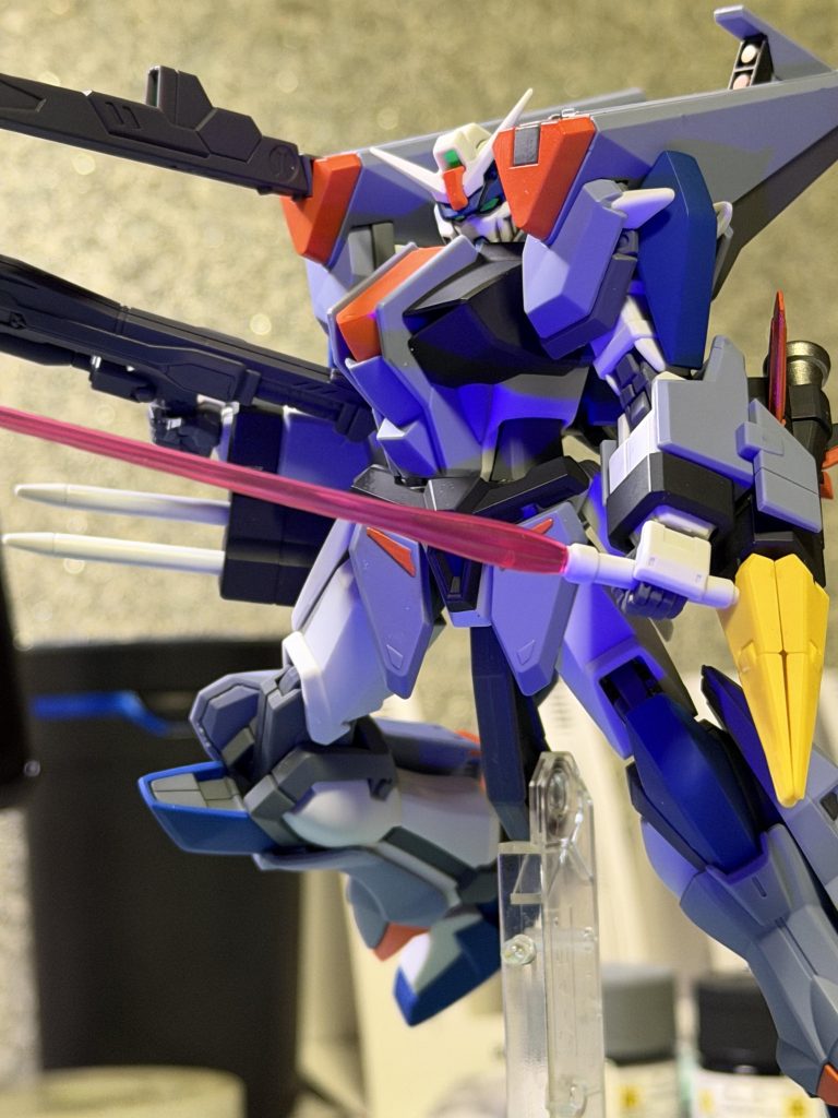 オレンジの部分を塗装しました。設定色が上手く作れずちょっと濃くなってしまいました。スラスターの内部塗装が難しかったです。ご覧いただきありがとうございました。