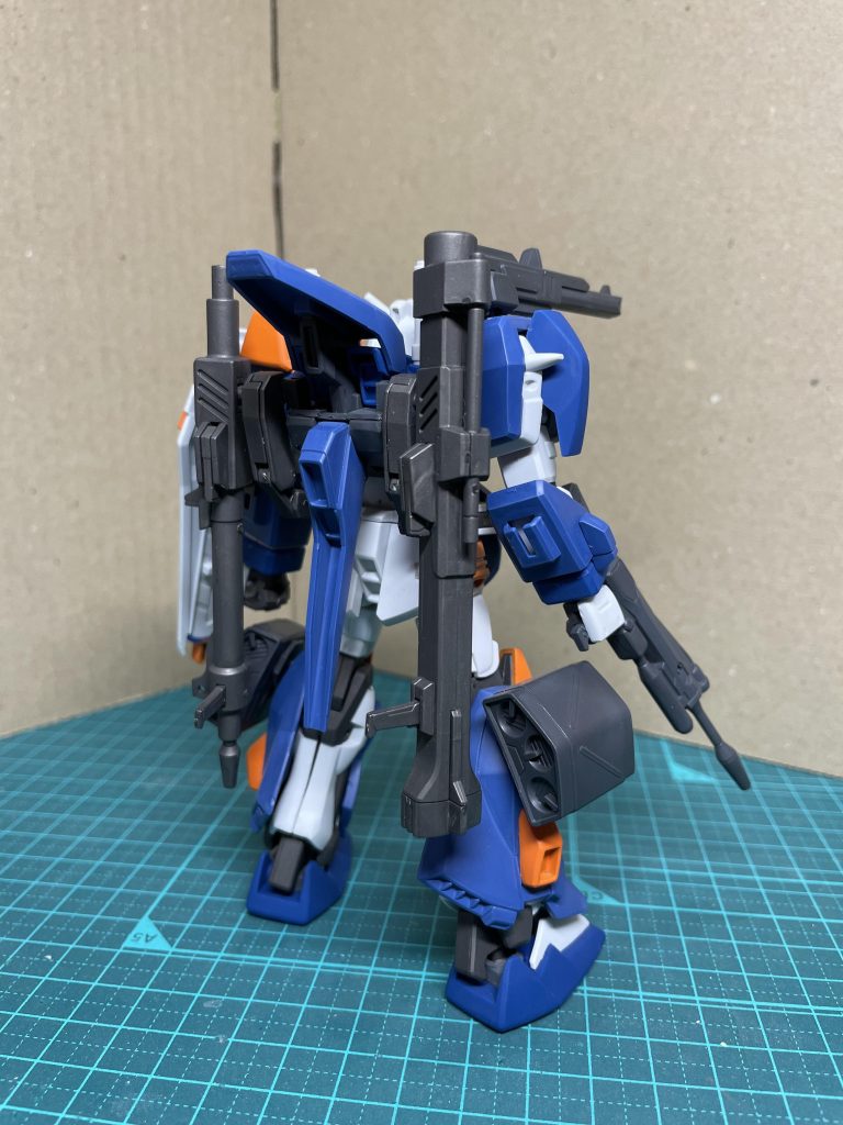 背面はバスター味を感じます。