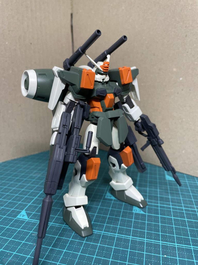 手持ちも合わせて6丁のライフルがあります。瞬間火力より手数と継戦能力重視のイメージです。