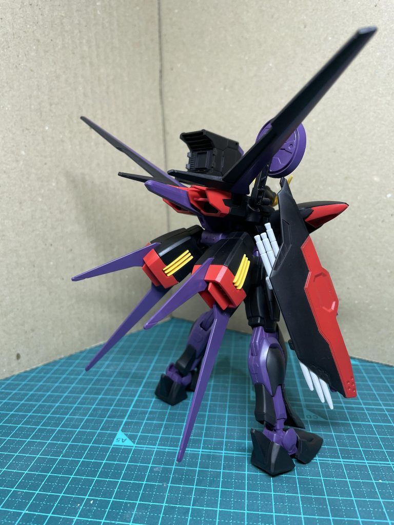 エールストライカーは色を変えたぐらいです。