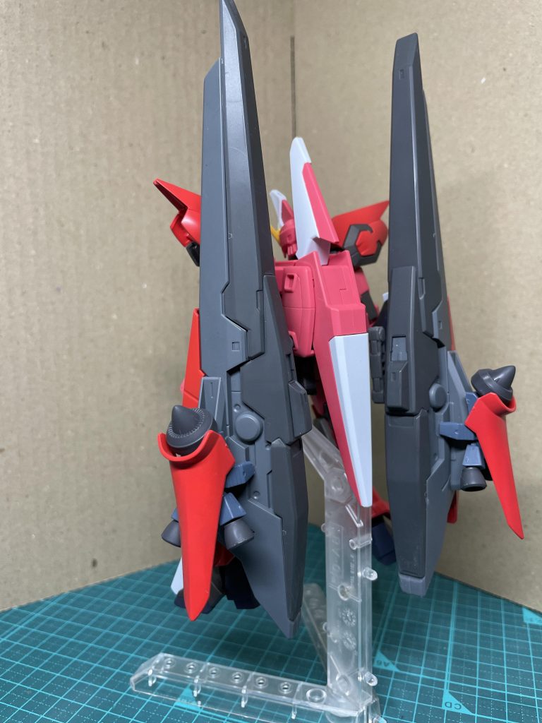 背面。ミーティアのエンジンをイメージして、ジンハイマニューバのブースター？をつけてみました。(設定では同じような技術だった気がします。違ったらすみません。)