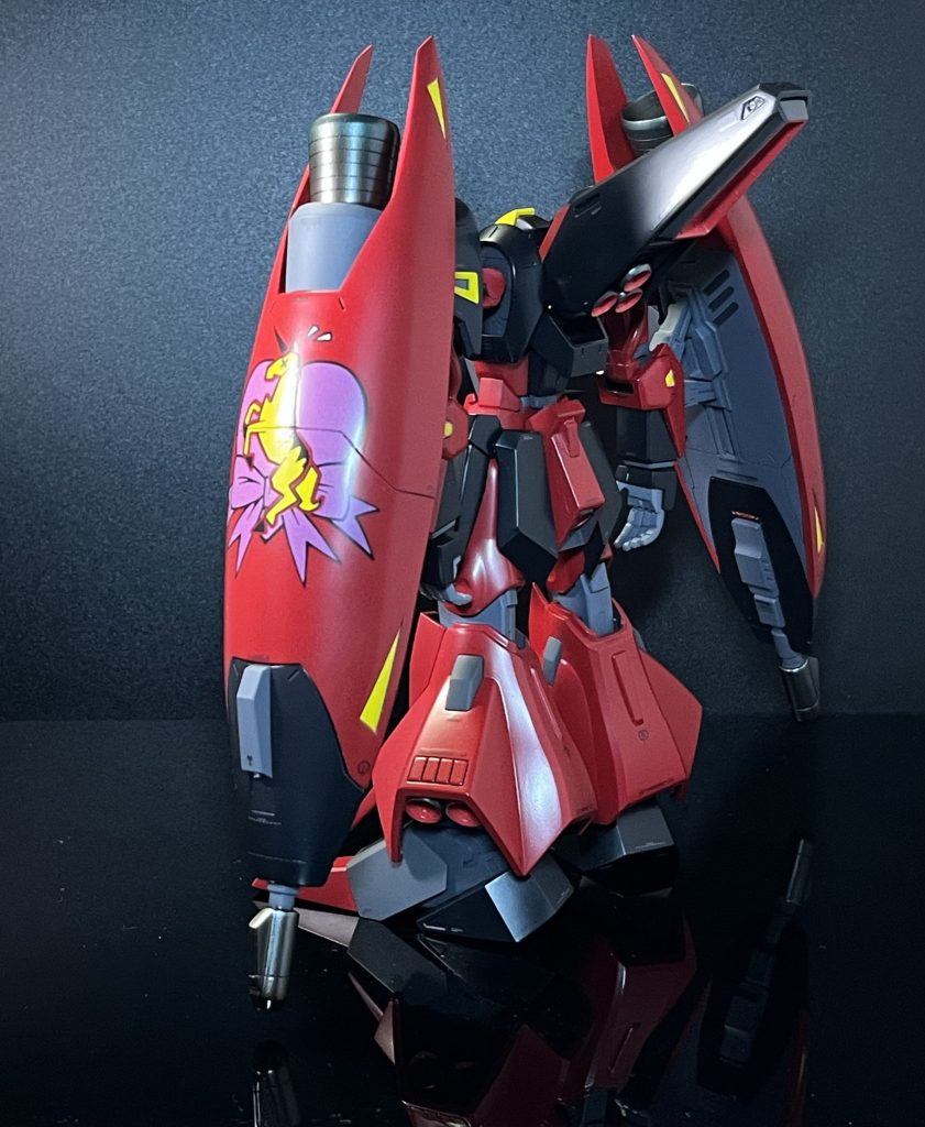 コミックでは不明な背面の配色はGジェネを参照。フレキシブルバインダーはコミック口絵をベースに作成していますが、イラストのバインダーは本編登場時に比べかなり大型に描かれていたので、一回り小さくしてあります。