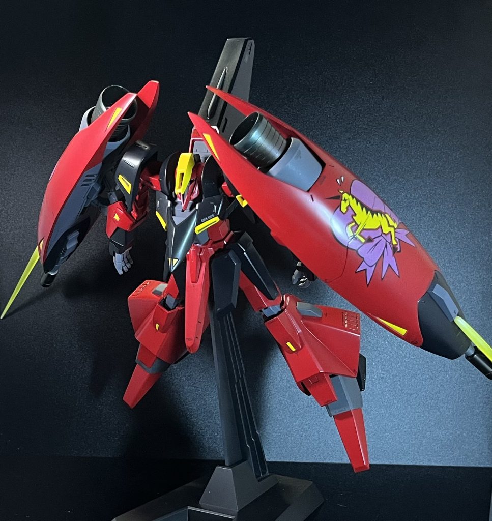 コミックでは未登場。設定資料集でのみ(Gジェネでは使用)言及のあるビームサーベルを再現。