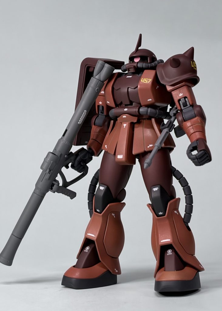 HG ザクⅡをギャビー・ハザード専用カラーに全塗装しました。全塗装では初のリバイブ版ザク制作です。